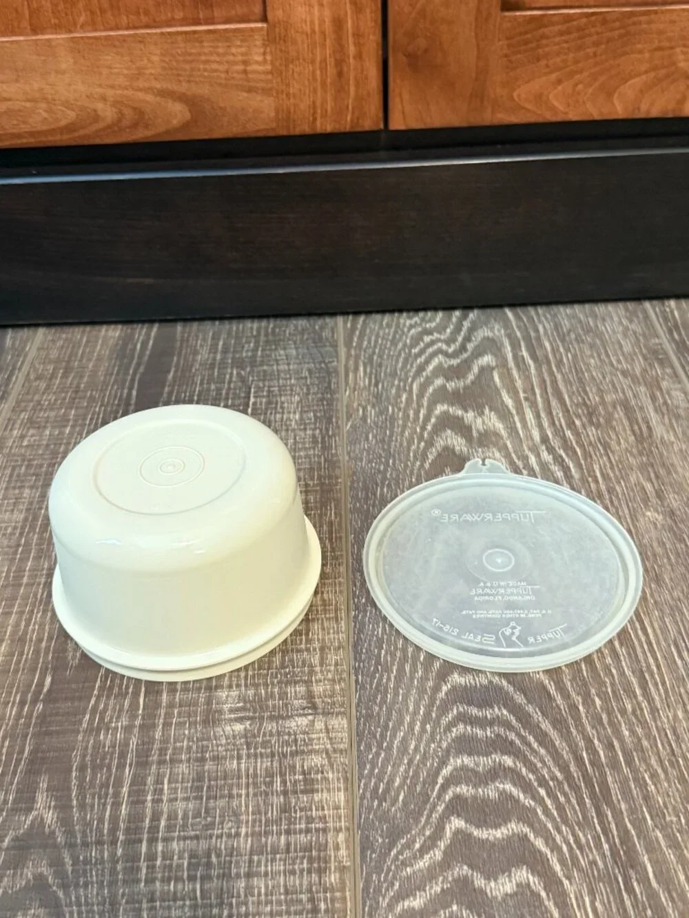 Tupperware Divided Snack and Dip Tray with Bowl